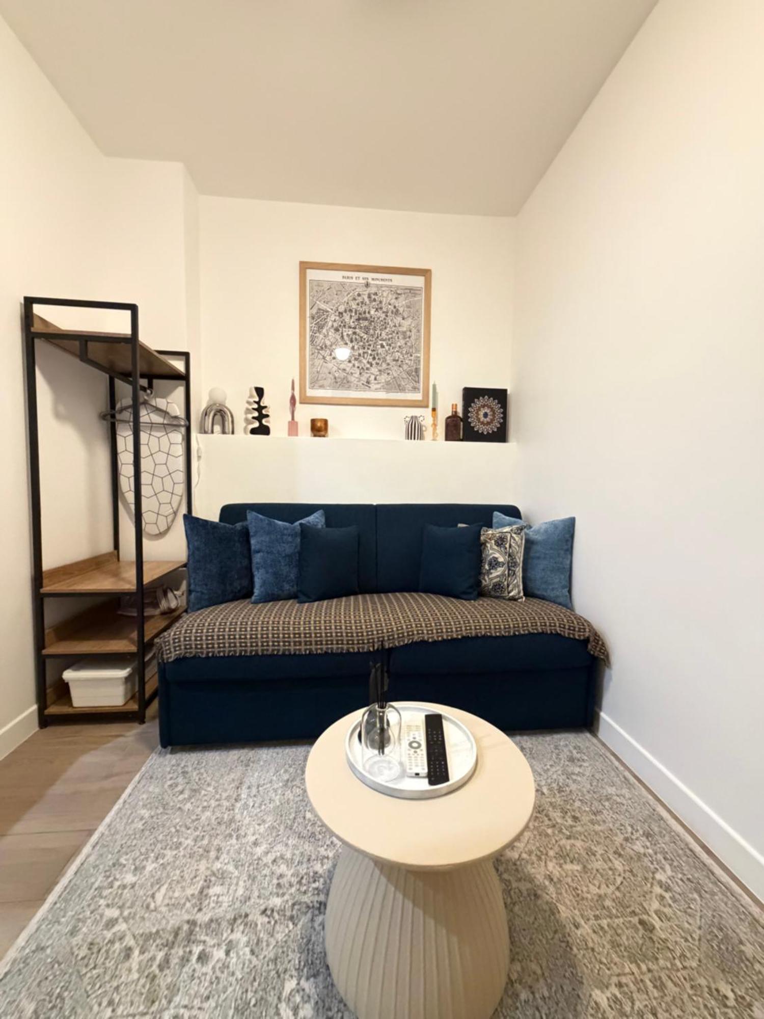 Apartment One Street Away From The Marais! *